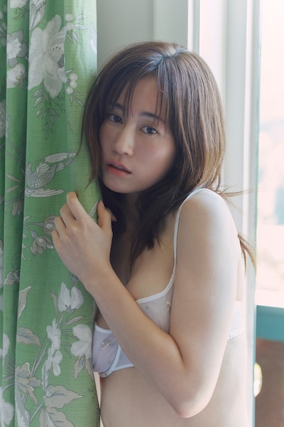 「前田敦子写真集 タイトル未定」より。前田はランジェリーも多数着用した