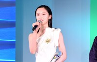 東京ドラマアウォード2025授賞式の様子。ローカル・ドラマ賞を受賞した「ススキノ・インターン～マーケ学生ユキナの、スナック立て直し記～」の加藤小夏