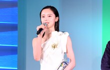 東京ドラマアウォード2025授賞式の様子。ローカル・ドラマ賞を受賞した「ススキノ・インターン～マーケ学生ユキナの、スナック立て直し記～」の加藤小夏