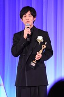 東京ドラマアウォード2025授賞式の様子。主演男優賞を受賞した日曜劇場「御上先生」の松坂桃李