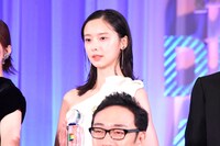 東京ドラマアウォード2025授賞式の様子。ローカル・ドラマ賞を受賞した「ススキノ・インターン～マーケ学生ユキナの、スナック立て直し記～」の加藤小夏