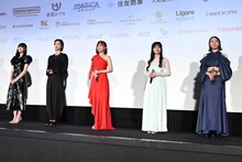 映画「恋愛裁判」で劇中アイドルグループのメンバーを演じたキャストたち。左から桜ひなの、小川未祐、齊藤京子、仲村悠菜、今村美月　