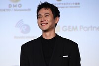 吉岡里帆がイカスミパスタを運ぶエンジェルに、「ダブル・ハピネス」ワールドプレミア