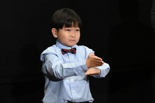 手話で感謝を示す人夢