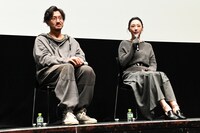 左からエリック・ワン / ワン・チュアンジュン（王伝君）、バイ・バイホー（白百何）