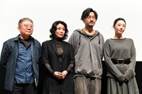 中国映画「春の木」（春树）ワールド・プレミアの様子。左からチャン・リュル（張律）、リウ・ダン（劉丹）、エリック・ワン / ワン・チュアンジュン（王伝君）、バイ・バイホー（白百何）