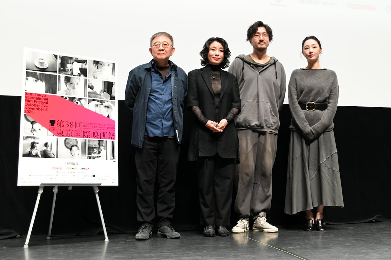 中国映画「春の木」(春树)ワールド・プレミアの様子。左からチャン・リュル(張律)、リウ・ダン(劉丹)、エリック・ワン / ワン・チュアンジュン(王伝君)、バイ・バイホー(白百何)