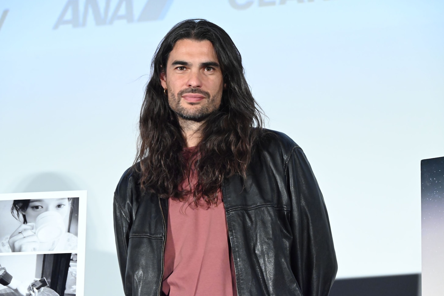 第38回東京国際映画祭に登壇した、「Sirat」の監督オリヴァー・ラクセ