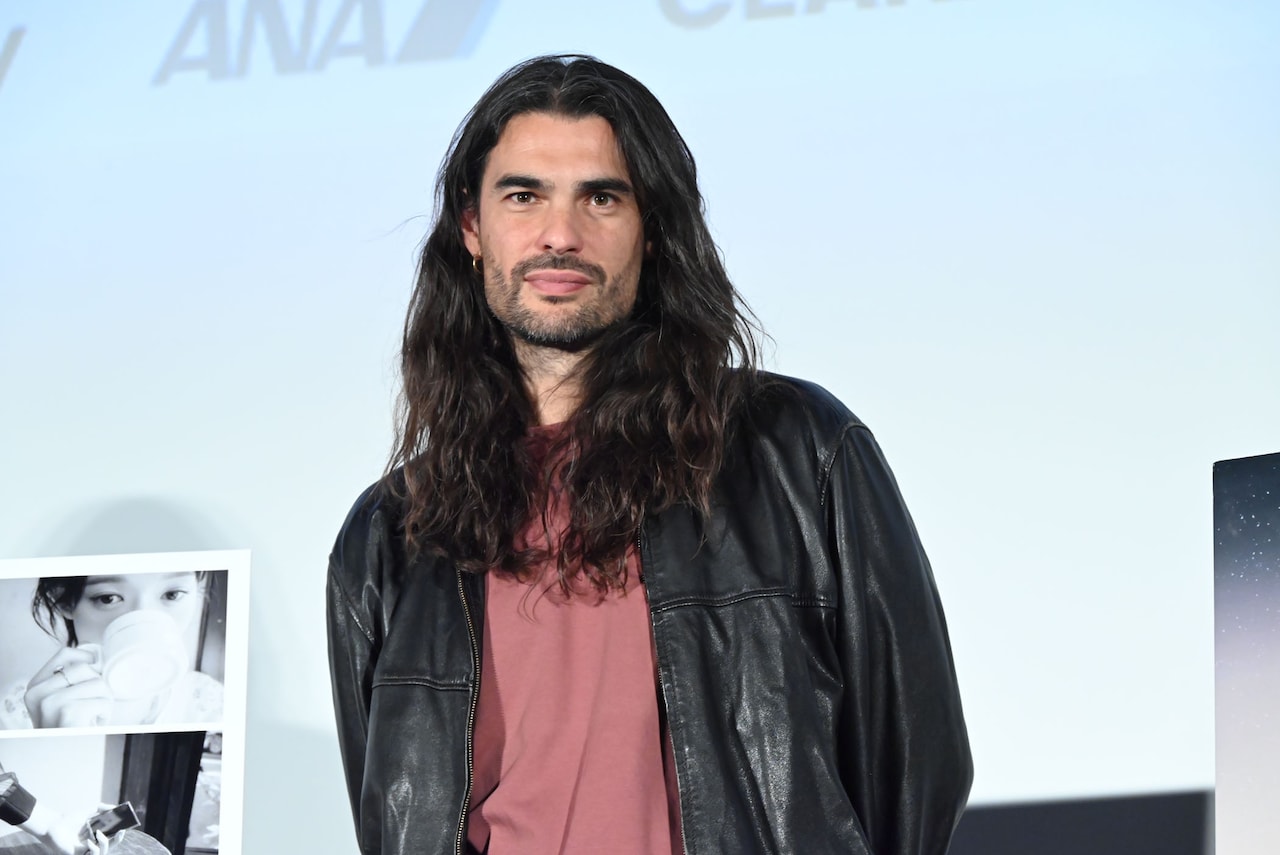 第38回東京国際映画祭に登壇した、「Sirat」の監督オリヴァー・ラクセ