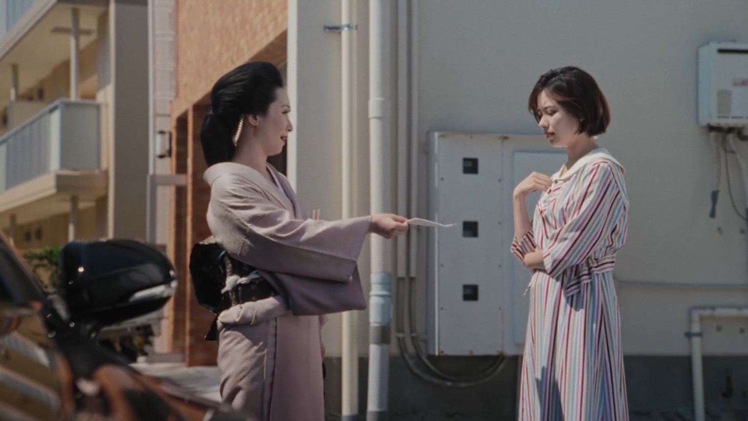 「極道の妻たち エピソード零 『新車市場』篇」場面写真