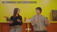 niko and … (ニコアンド) 2025 CAMPAIGN MOVIE「旅のキオク」インタビュー映像より、北村匠海（右）と清原果耶（左）。