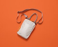映画館のスクリーンを再利用したアパレルコレクション・SCRE:EN第3弾より、SINGLE HANDLE BAG（税込1万2100円）