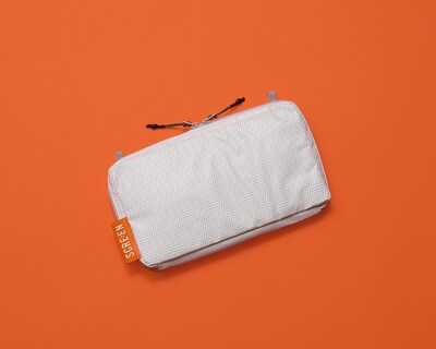 映画館のスクリーンを再利用したアパレルコレクション・SCRE:EN第3弾より、CINEMA POUCH / SCOPE（税込9700円）