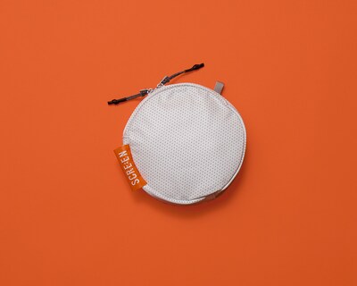 映画館のスクリーンを再利用したアパレルコレクション・SCRE:EN第3弾より、CINEMA POUCH / FILM（税込9200円）