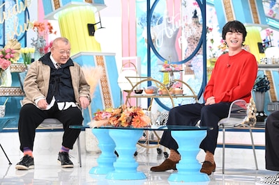 「A-Studio+」10月31日放送回の様子。左から笑福亭鶴瓶、染谷将太