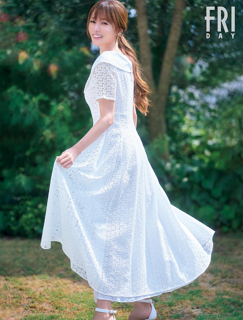 FRIDAY 10月31日発売号の収録カットより、深田恭子(撮影:中村和孝/講談社)