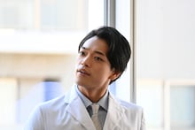 timelesz寺西拓人にはバーテンダーの顔もある、映画「天文館探偵物語」新写真