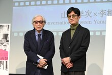 山田洋次（左）と李相日（右）は「国際交流基金×東京国際映画祭 co-present 交流ラウンジ」で対談した