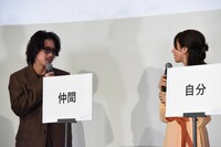 若葉竜也（左）に「人見知りしない性格はどこから来るの？」と質問する木村文乃（右）
