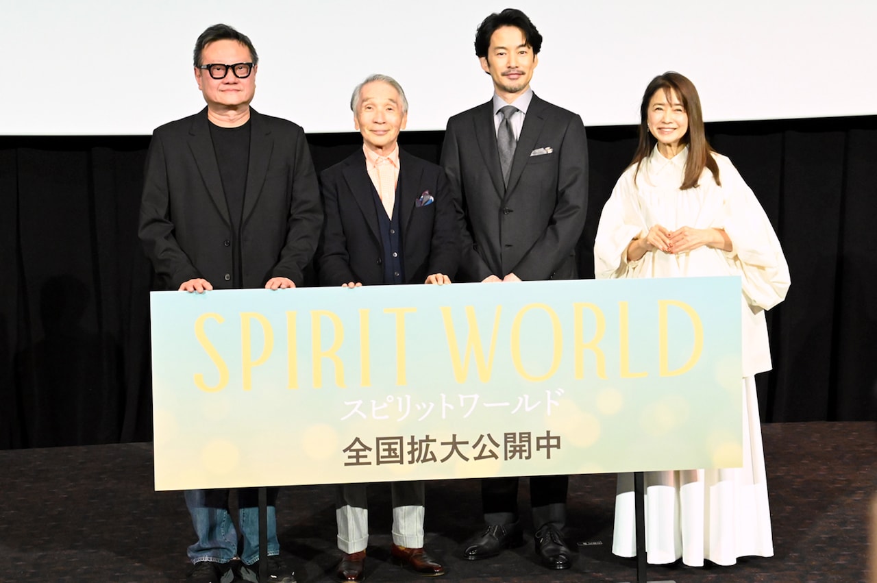 映画「SPIRIT WORLD -スピリットワールド-」全国拡大公開初日記念舞台挨拶の様子。左からエリック・クー、堺正章、竹野内豊、風吹ジュン