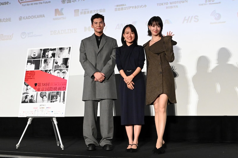 香港映画「私の愛のかたち」(原題「像我這樣的愛情」)Q&Aの様子。左からカルロス・チャン(陳家楽)、タム・ワイチン(譚惠貞)、フィッシュ・リウ(廖子妤)