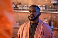 特集ドラマ「火星の女王」でデイェミ・オカンラウォンが演じるルーク・マディソン