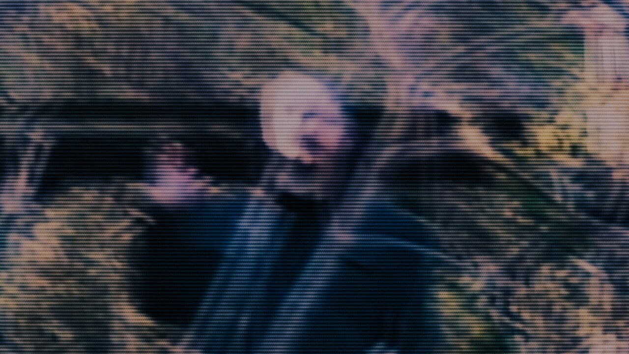 謎の男が手を振る、ホラー映画「シェルビー・オークス」新場面カット到着