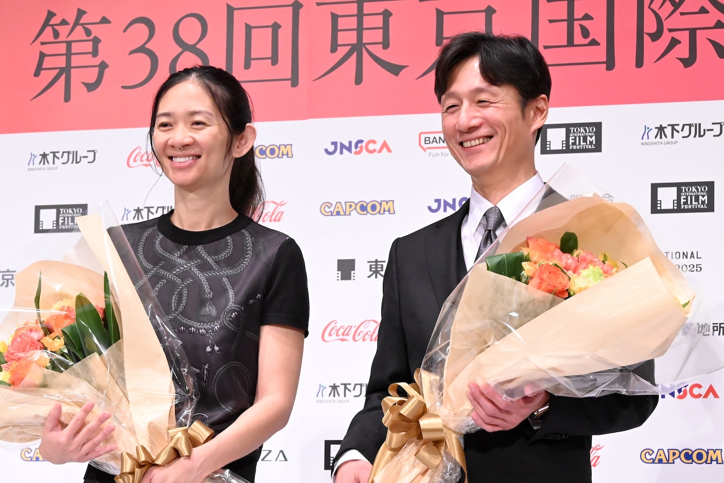 左からクロエ・ジャオ、李相日