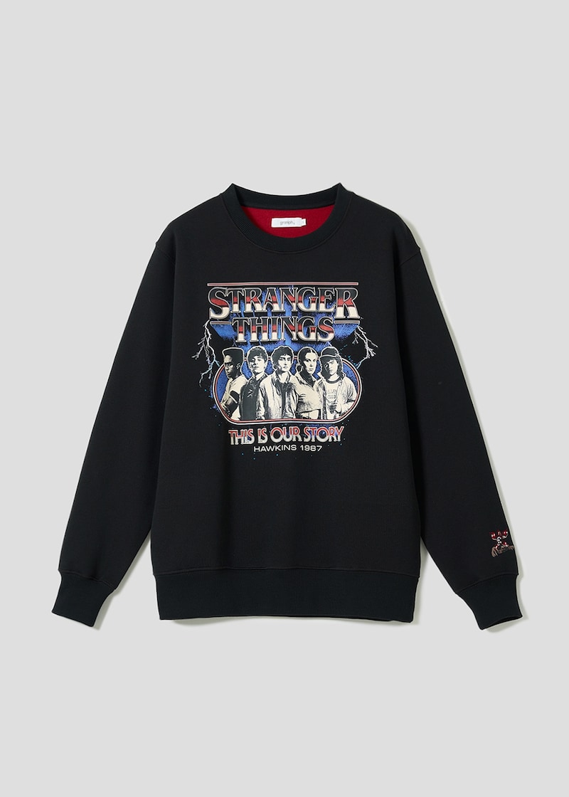 「ストレンジャー・シングス 未知の世界」THIS IS OUR STORY｜裏起毛スウェット（税込6900円）