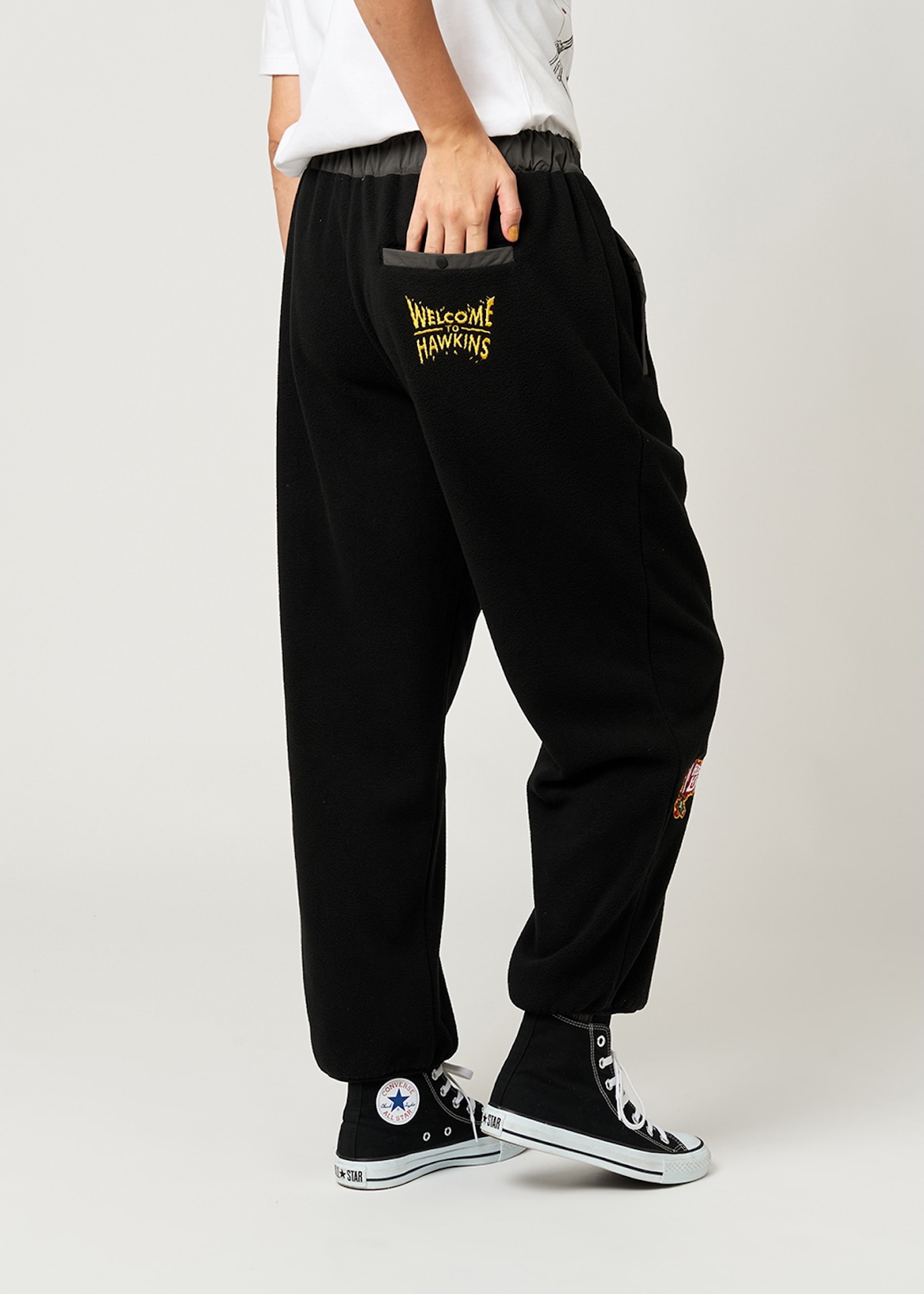 「ストレンジャー・シングス 未知の世界」HELLFIRE LIVES！｜フリースパンツ（税込7900円）