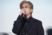 「金髪」舞台挨拶に登壇した岩田剛典