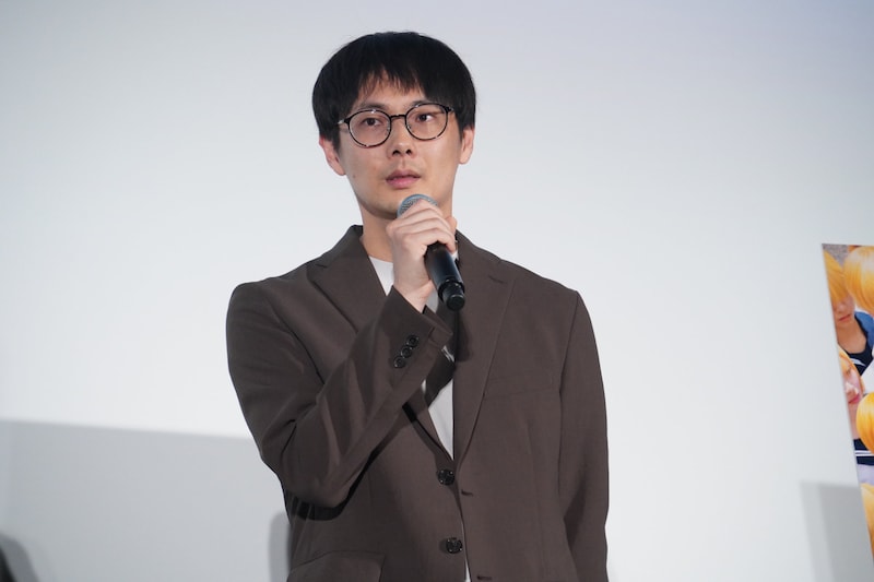 「金髪」舞台挨拶に登壇した坂下雄一郎