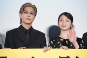 第38回東京国際映画祭での「金髪」舞台挨拶の様子。左から岩田剛典、白鳥玉季
