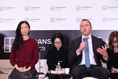 左からクロエ・ジャオ、ニコラス・ゴンダ