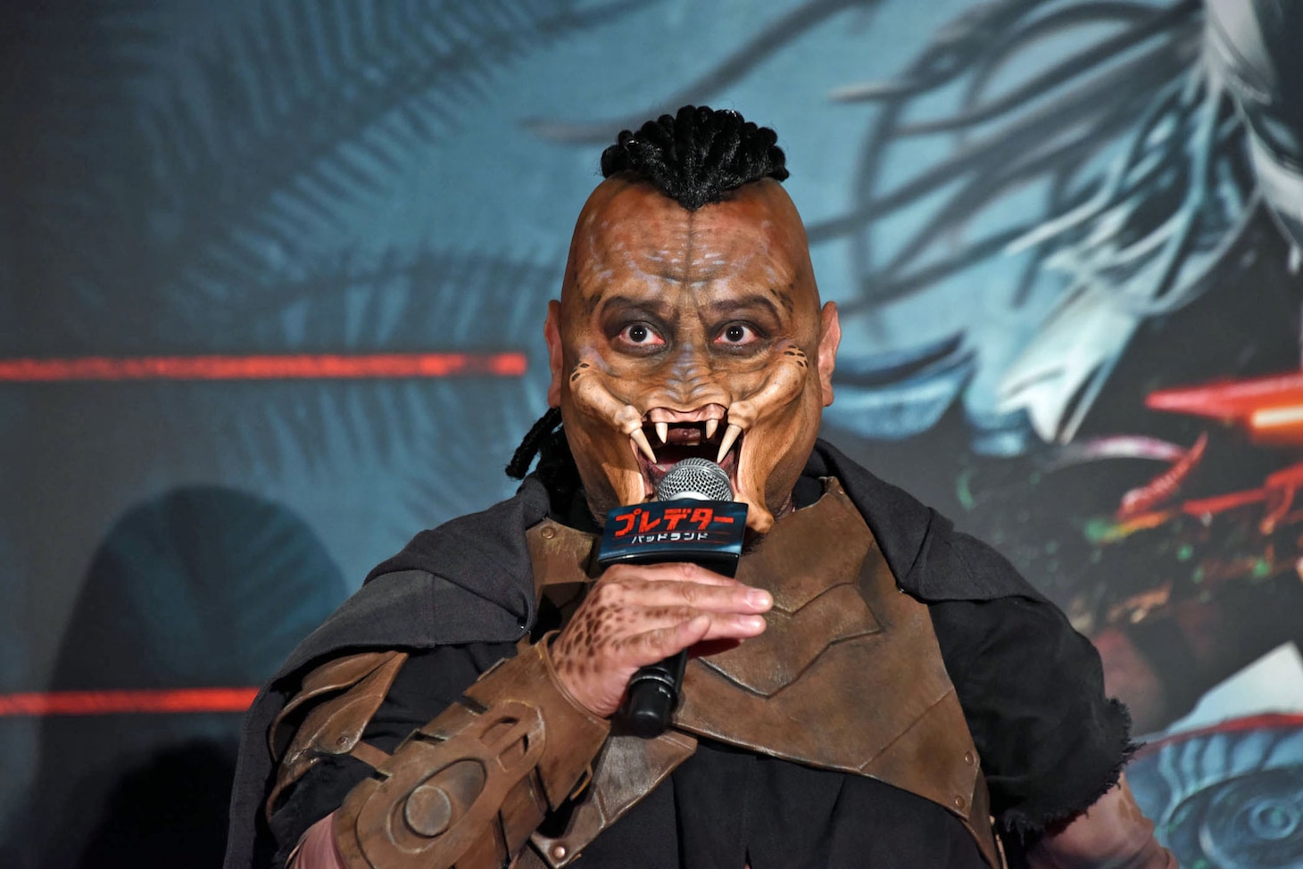 プレデターに変身したハリウッドザコシショウ