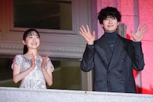 「果てしなきスカーレット」ジャパンプレミアに登場した芦田愛菜（左）と岡田将生（右）