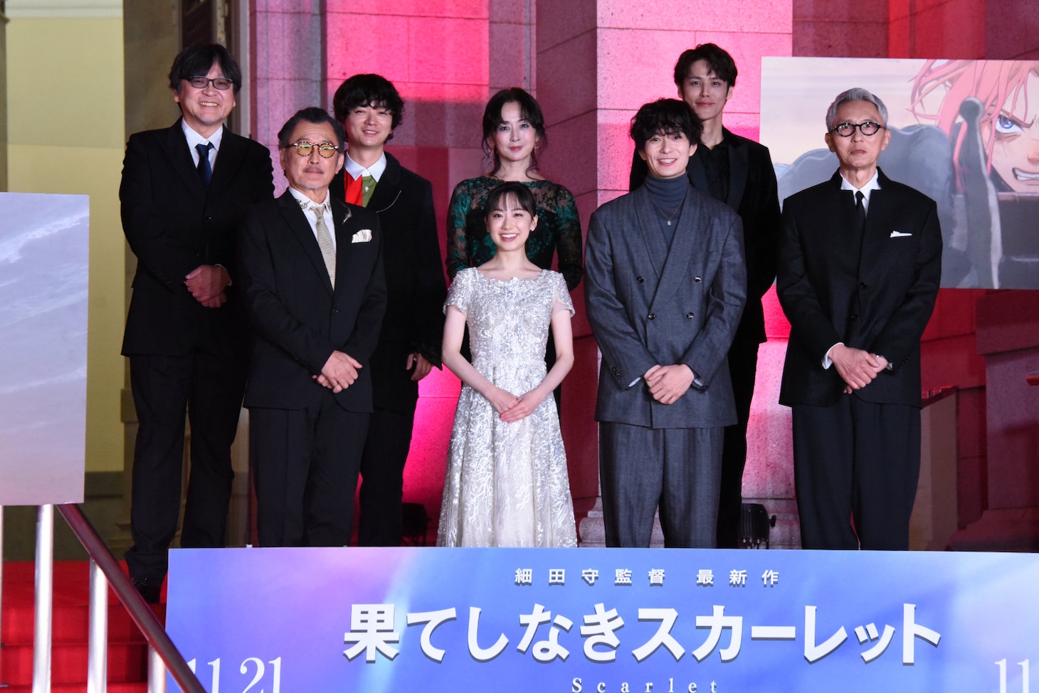 「果てしなきスカーレット」ジャパンプレミアの様子。前列左から吉田鋼太郎、芦田愛菜、岡田将生、松重豊。後列左から細田守、染谷将太、斉藤由貴、宮野真守