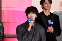 岡田将生（手前）