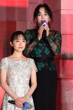 手前から芦田愛菜、斉藤由貴