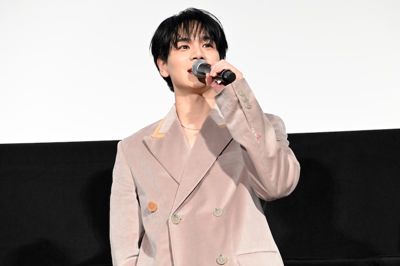 映画「富士山と、コーヒーと、しあわせの数式」公開御礼舞台挨拶に登壇した豆原一成（JO1）