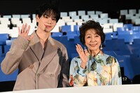 映画「富士山と、コーヒーと、しあわせの数式」公開御礼舞台挨拶の様子。左から豆原一成（JO1）、市毛良枝