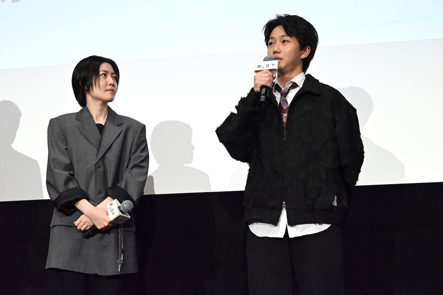 「ドキドキしています」と公開前日の心境を語る髙田万作（右）と、その様子を見守るシム・ウンギョン（左）