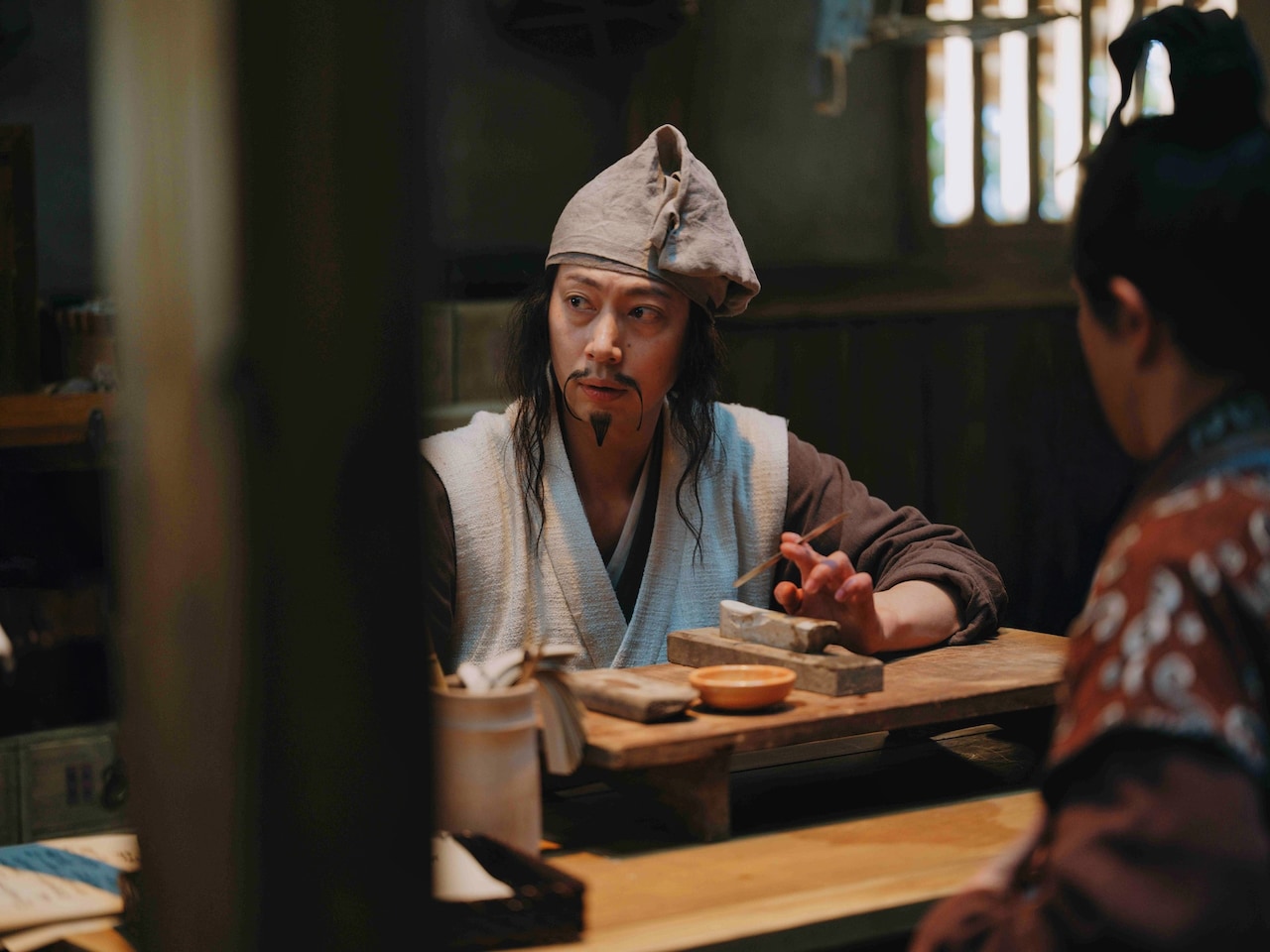 ドラマ「北方謙三 水滸伝」より、はんにゃ.金田演じる安道全