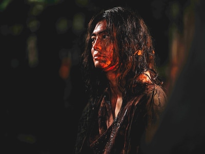 ドラマ「北方謙三 水滸伝」より、伊藤健太郎演じる武松。素手で勝てる人間はいないほど強く“虎殺し”として名を馳せる彼は、宋江の旅に同行して数々の危機から仲間を守る