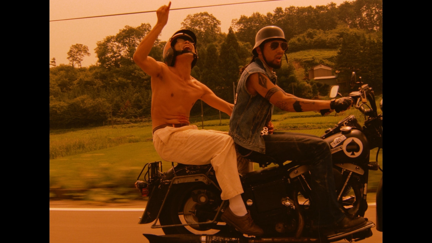 「8月の約束」場面写真 ©東北新社