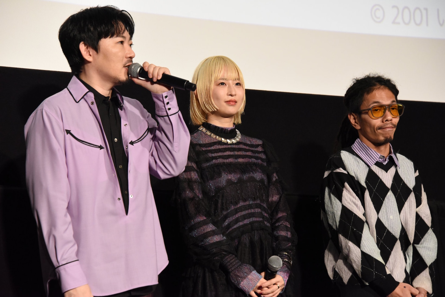 「トリツカレ男」初日舞台挨拶に登壇したAwesome City Club。左からatagi、PORIN、モリシー