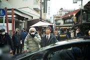 「TOKYOタクシー」メイキング写真。木村拓哉（右）が山田洋次（左）の作品に出演したのは「武士の一分」以来19年ぶり