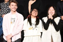 「おいしい給食」舞台挨拶に生徒役キャストが大集合、市原隼人「皆さんの幸せが僕の幸せ」