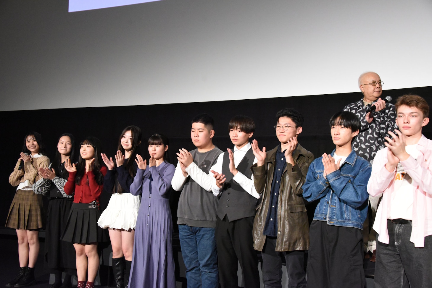 忍川中学校の生徒役キャストたち