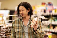 「兄を持ち運べるサイズに」より、オダギリジョー演じる理子の兄